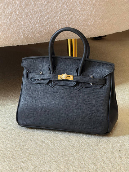 Hermes birkin 25cm💕master quality😍

with box❤️
🎁🎁🎁

400 dhs🪙🌨️

Zain52
♥️♥️♥️