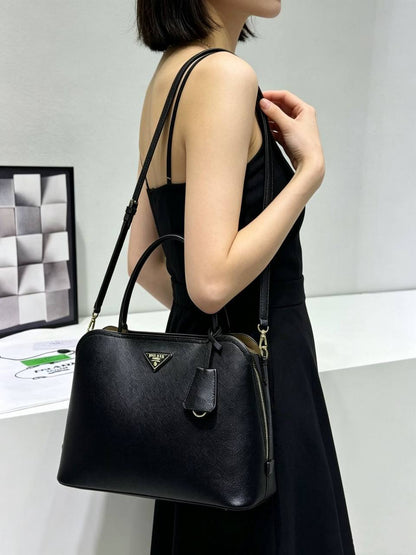 PRADA 
HIGH QUALITY 
120 dhs✅

Zain295
♥️♥️♥️