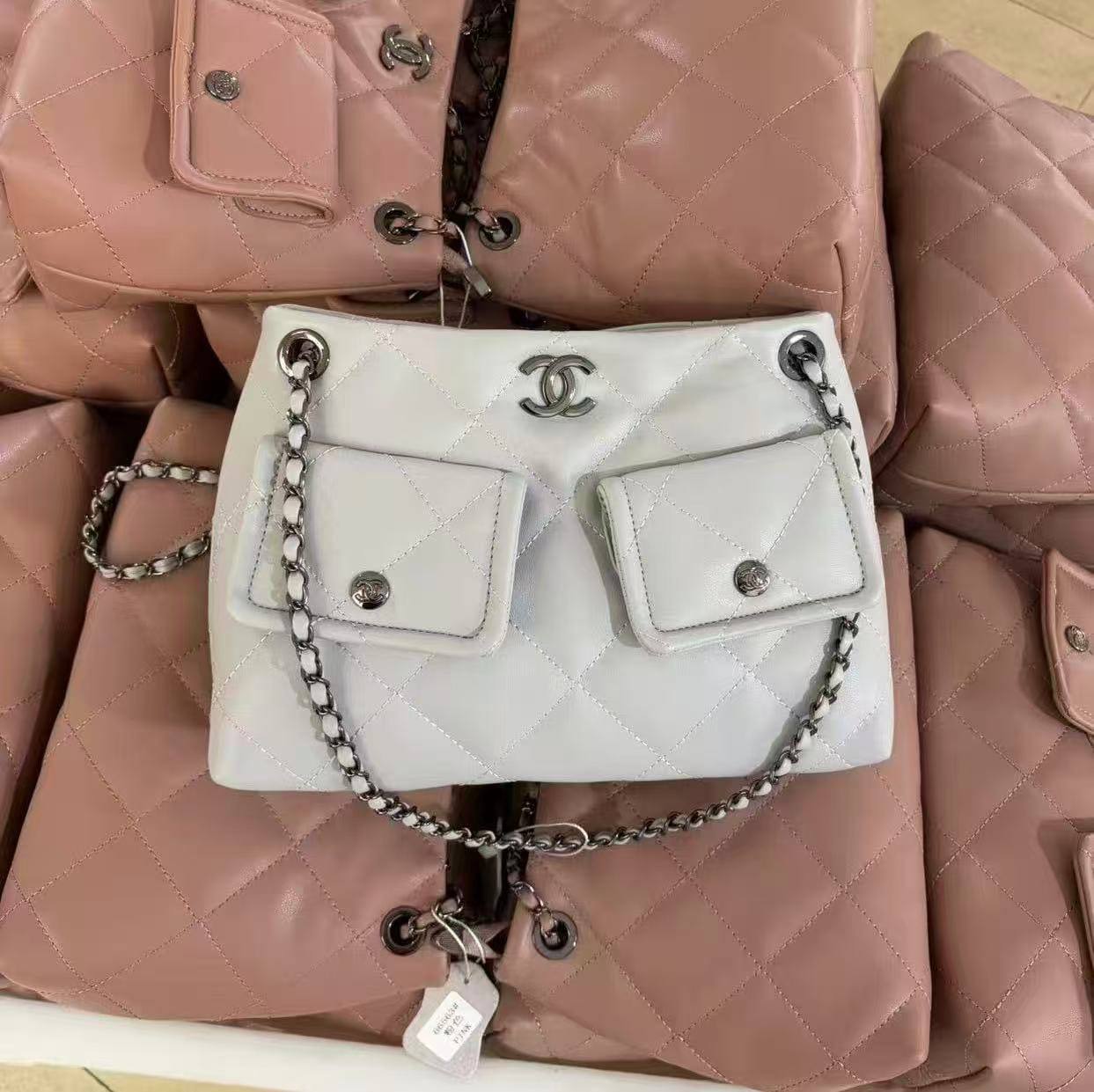 Chanel 
good quality 
110 dhs🇦🇪

Zain278
♥️♥️♥️