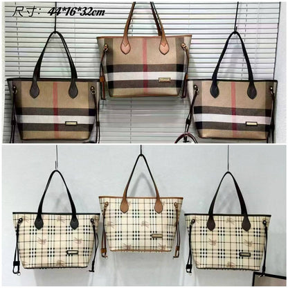 Burberry
100 dhs✅
size 46×16×29cm

Zain42
♥️♥️♥️