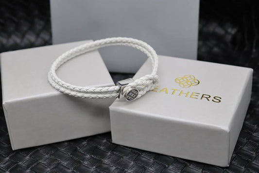 Feathers bracelet

55 dhs❣️ 

with box and paper bag
🎁🎁🎁

Zain33
♥️♥️♥️