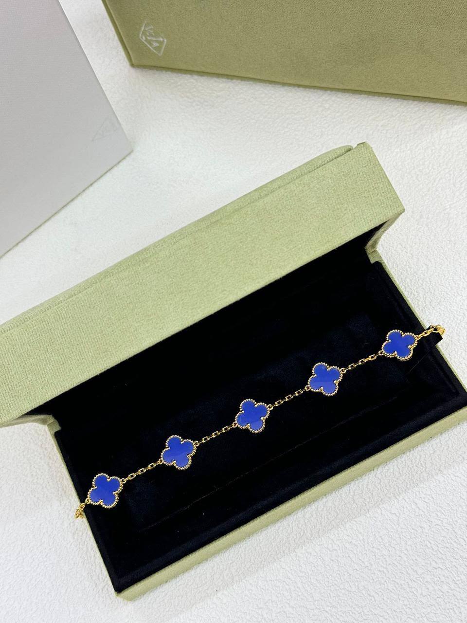 VCA 
Bracelet 🦋
Master quality 💯
With normal boxes 🗃️ 
75 dhs✅

With master box 📦 
120 dhs✅

Zain216
♥️♥️♥️