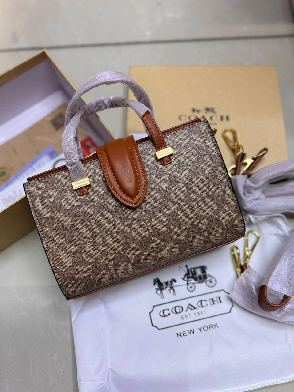 💗 Coach Grace
1️⃣ First quality

Size : 23*14 ~ 25*16.5 cm
85 dhs🪙🌺

Zain115
♥️♥️♥️