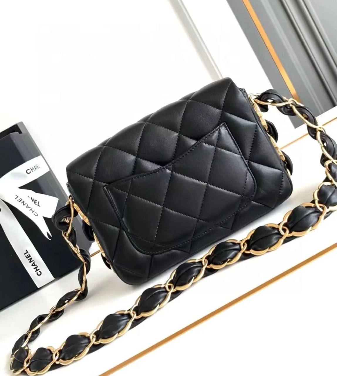 CHANEL 
COPY ONE 
WITH DOUBLE BOX ……🎁(leather) 
BIG SIZE 240 DHS✅
SMALL SIZE 230 DHS✅

Zain39
♥️♥️♥️