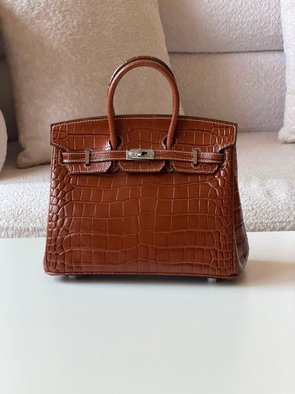 Hermes Birkin croc 25cm💥Master quality ✅with box📦
710 dhs✅

Zain52
♥️♥️♥️