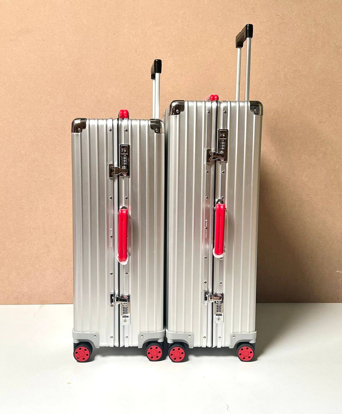 Dior Rimowa
Master💓💓
10kg。800 dhs✅✅
20kg。950 dhs✅✅
30kg。1150 dhs✅✅

Zain341
♥️♥️♥️