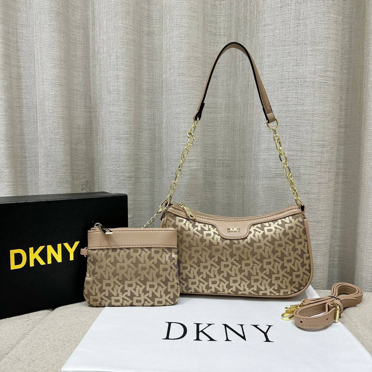 DKNY NEW CAME GOOD QUALITY WITH BOX 
90 dhs🇦🇪🇦🇪

Zain295
♥️♥️♥️