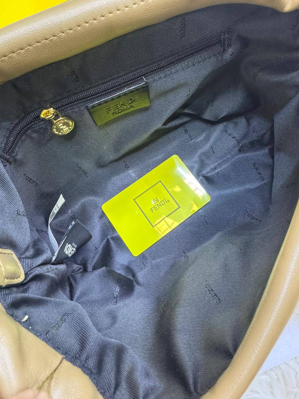 ❤️ Fendi Mamma Baguette
1️⃣ First quality +🎁
Size : 24 * 17 * 9 cm
80 dhs🌺
with box 🎁

Zain115
♥️♥️♥️