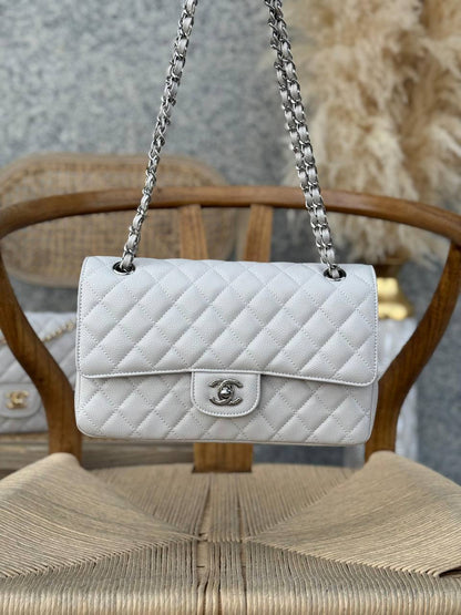 CHANEL
25cm
370 dhs✅
Top quality 
With box🎁

Zain167
♥️♥️♥️
