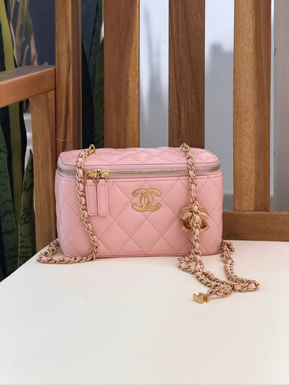 CHANEL 
Super Master Quality ⚡️
Original Packing 🎁
Size 17Cm📏
For Price 👇 WhatsApp✅
0568585901 
0507557372
0552275751 Owner Zain 👌

Zain321
♥️♥️♥️