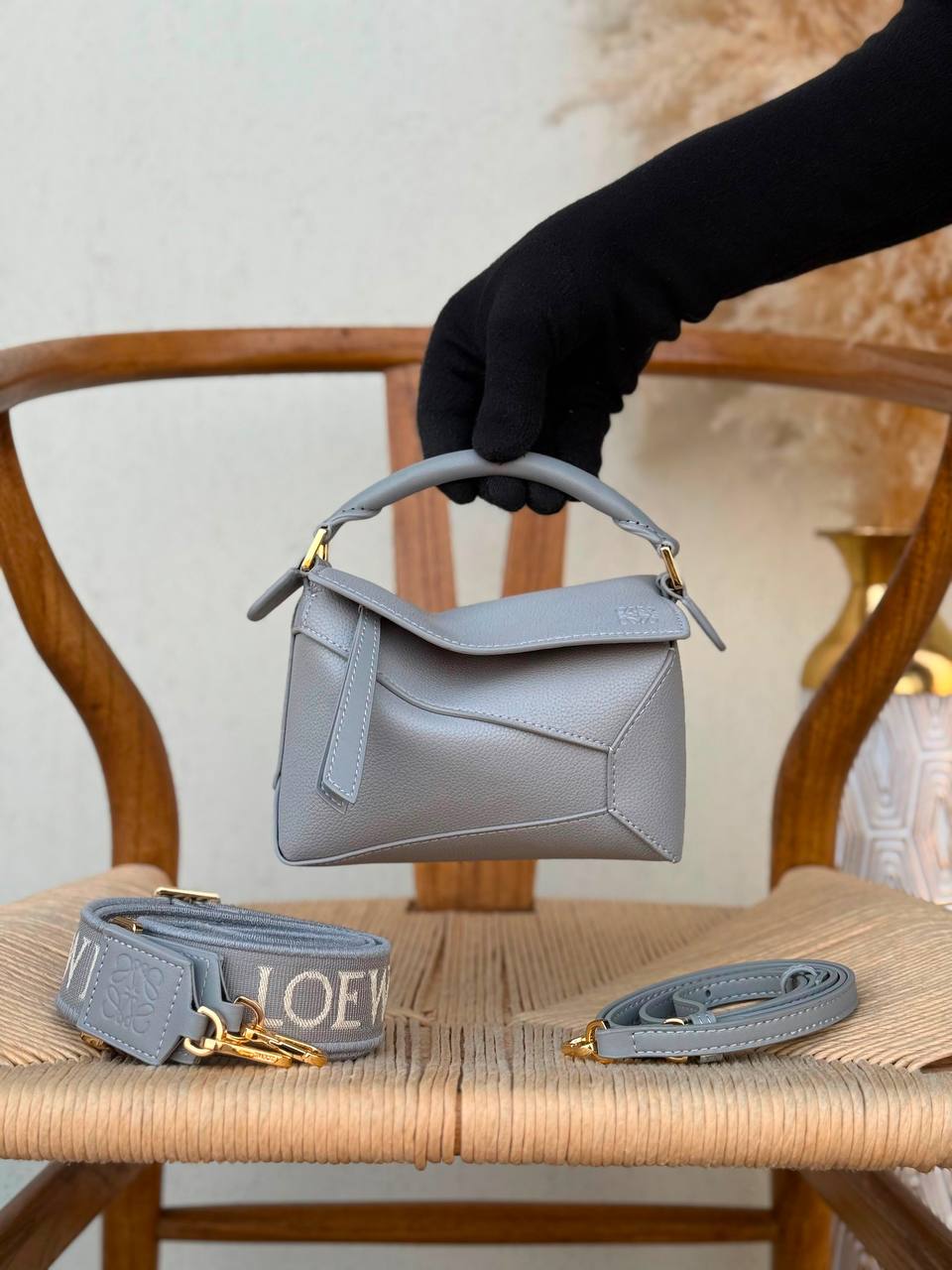 LOEWE
18cm
320 dhs🇦🇪🇦🇪
Top quality 
With box🎁

Zain167
♥️♥️♥️