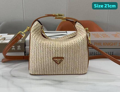 Prada

Good quality 

with box 
🎁🎁🎁

95 dhs💓

Zain186
♥️♥️♥️
