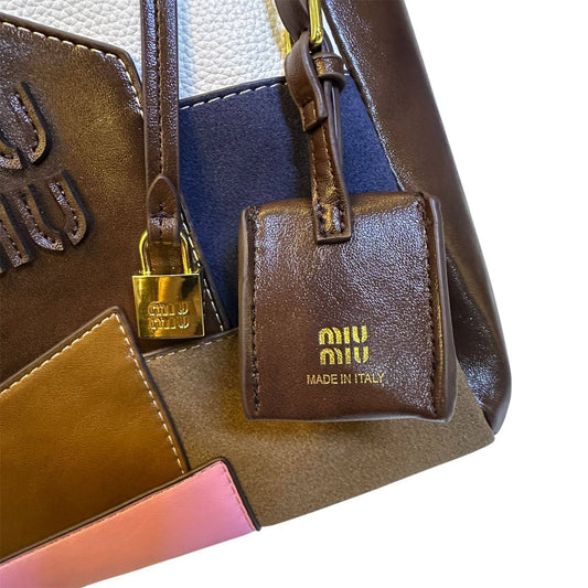 MIU MIU 
NEW CAME HIG QUALITY 
125 dhs❣️

Zain279
♥️♥️♥️