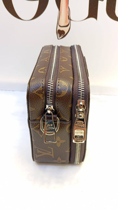 LV
Best quality

With box’s
🎁🎁🎁

85 dhs❤️
size 18cm

Zain158
♥️♥️♥️