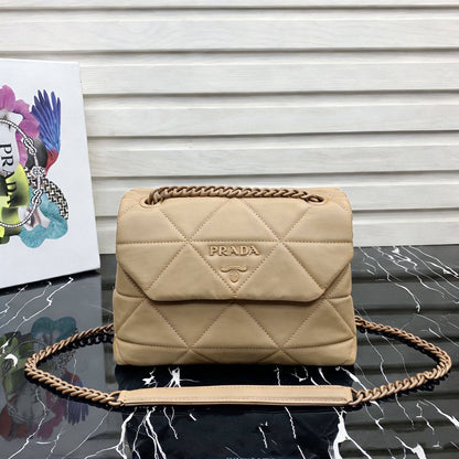 Prada
with box
🎁🎁🎁

95 dhs❣️

Zain38
♥️♥️♥️