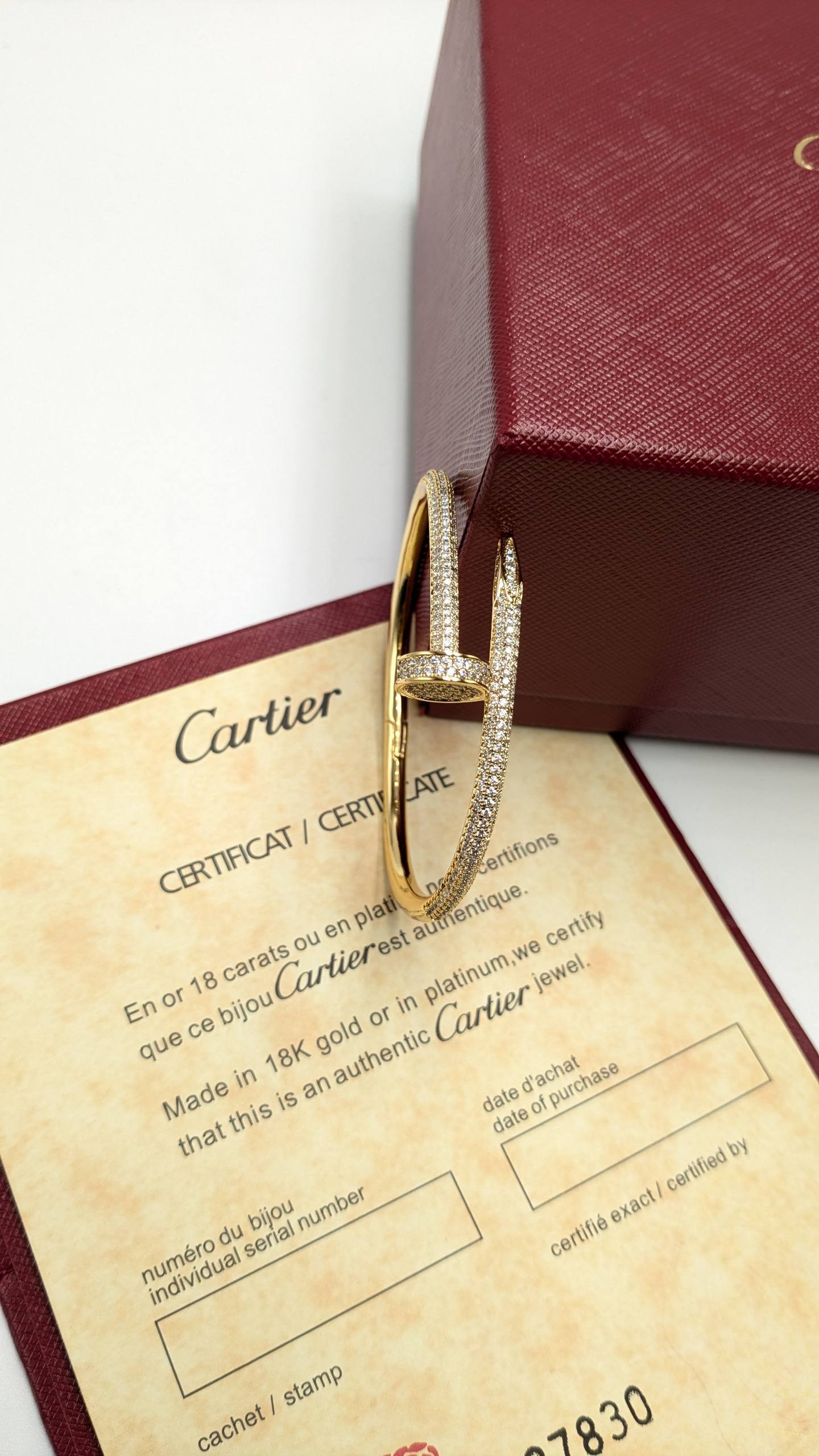 Cartier
*Master Quality* 
*Nail Braclate*
120 dhs✅ with Normal Box 🎁
140 dhs✅ with Good Box 🎁
170 dhs✅ with Master Box 🎁

Zain210
♥️♥️♥️