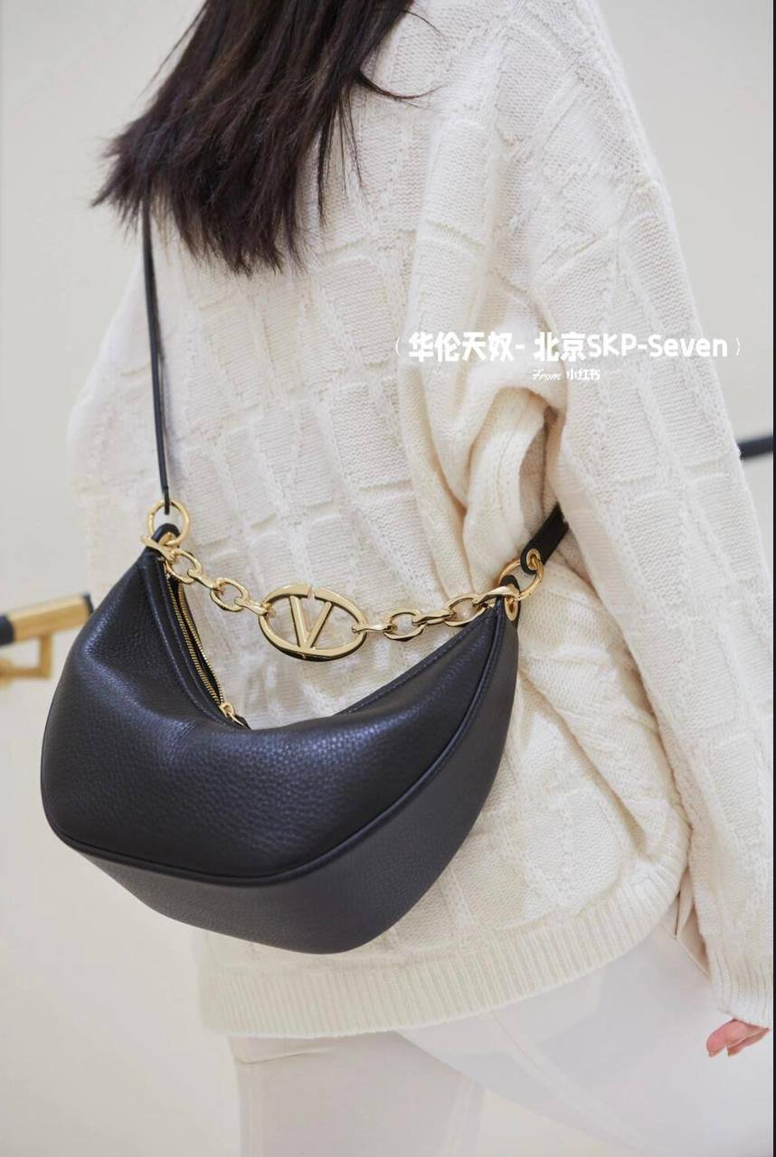 VALENTINO 
HIGH QUALITY 
120 dhs✅

Zain39
♥️♥️♥️