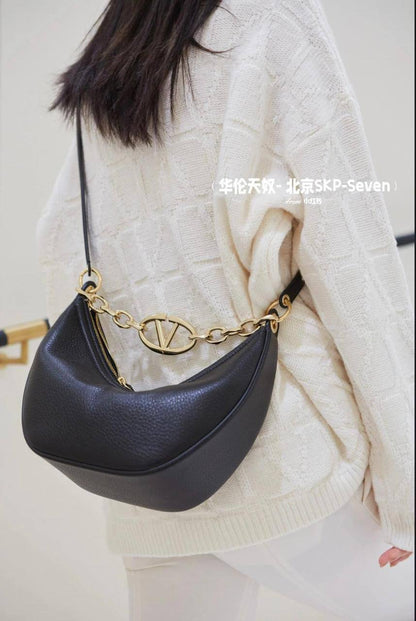 VALENTINO 
HIGH QUALITY 
120 dhs✅

Zain39
♥️♥️♥️