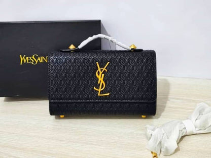 Bags

90 dhs🇦🇪

with box
🎁🎁🎁

size 23cm

Zain26
♥️♥️♥️