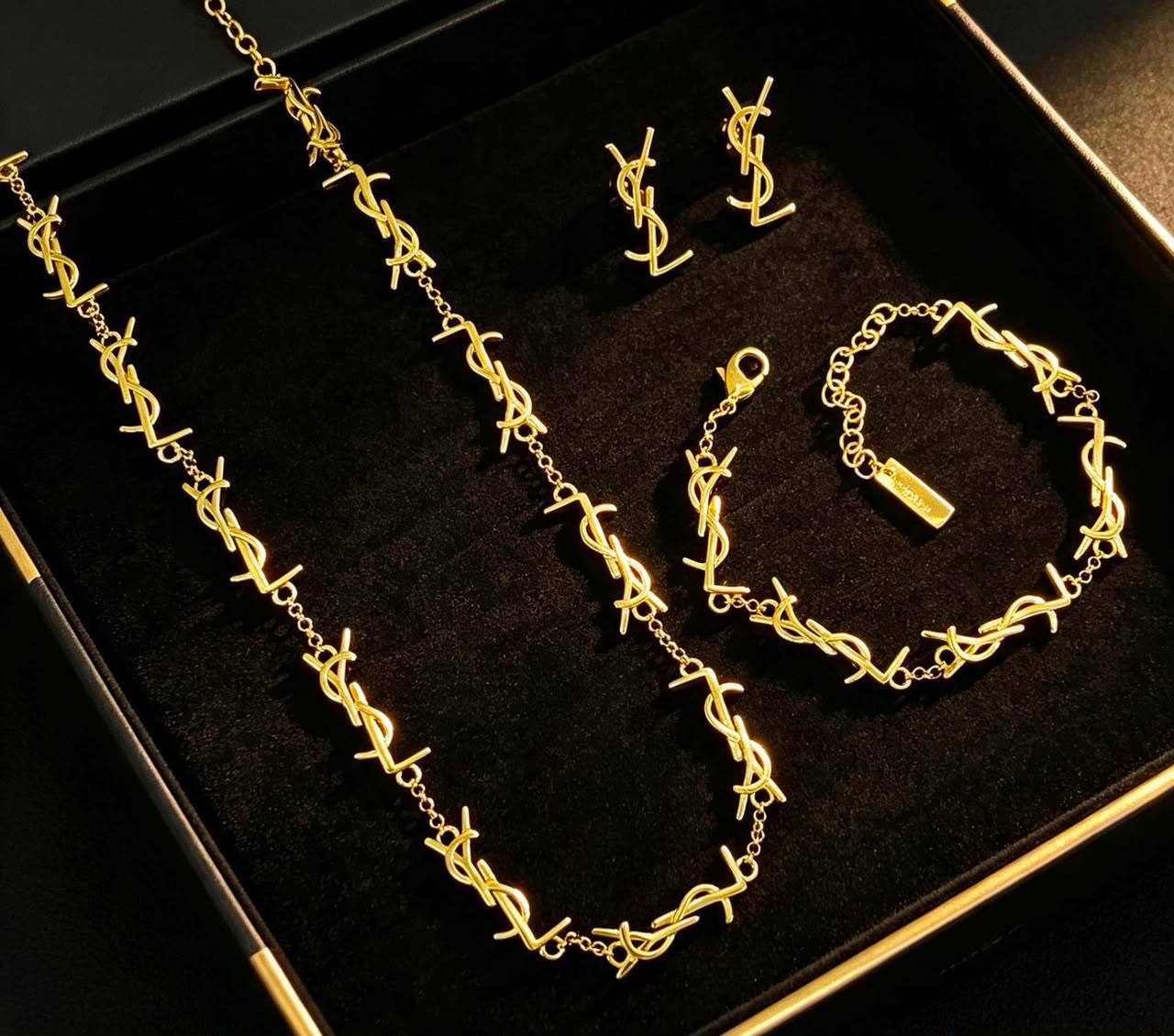 YSL Set 
Necklace 
Earrings 
Bracelet 
*Master quality* 🎗️

*140* AED normal box 📦

Zain48
♥️♥️♥️