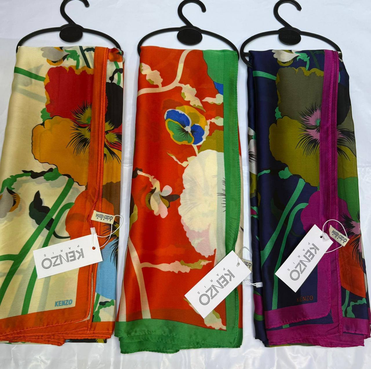 Hermes
Silk scarf 
40 dhs✅
55 dhs✅ 

with box🎁🎁🎁

Zain93
♥️♥️♥️