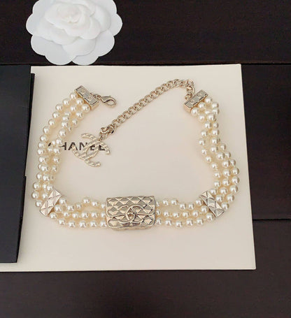 CHANEL ❤️‍🔥*
Necklace 🦋
Master quality 💯
With normal boxes 📦 
75 dhs👑
With master box 🗃️ 
90 dhs👑

Zain216
♥️♥️♥️