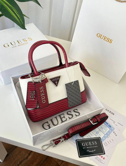 Guess
100 dhs✅
size：22cm

Good-quality 

with box
🎁🎁🎁

Zain35
♥️♥️♥️