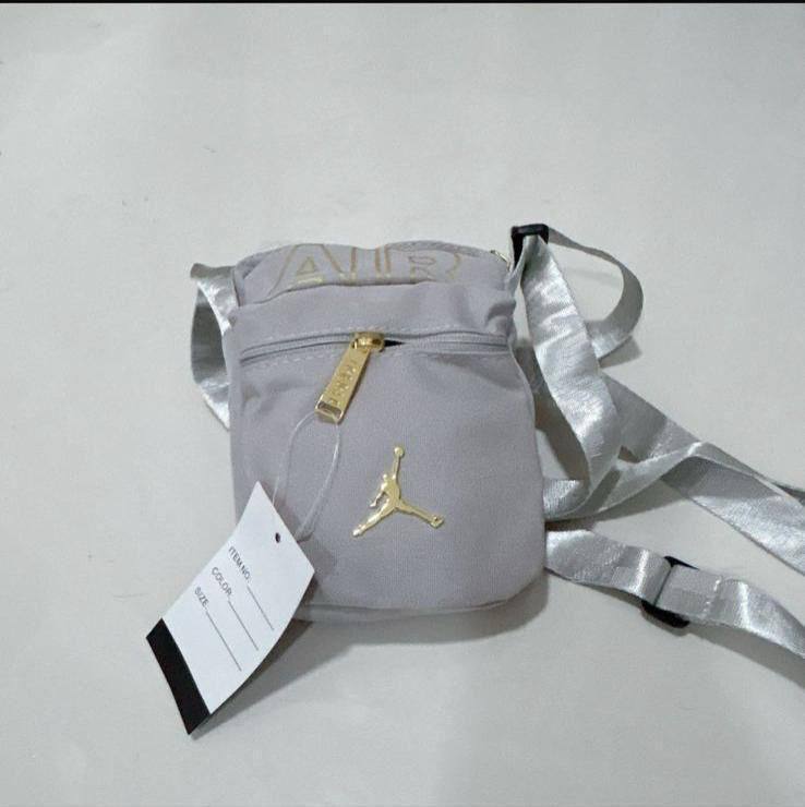 Sport Bag
20 cm
30 dhs❣️

Zain17
♥️♥️♥️