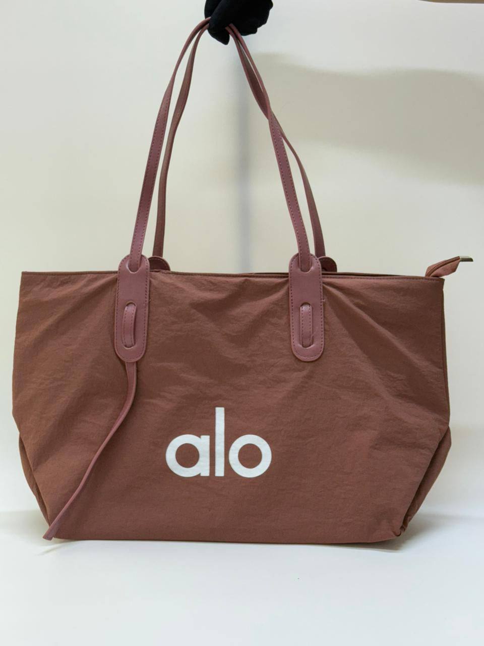 ALO BAG
GOOD QUALITY 
60 dhs💓
SIZE: 52,30,16 CM

Zain40
♥️♥️♥️