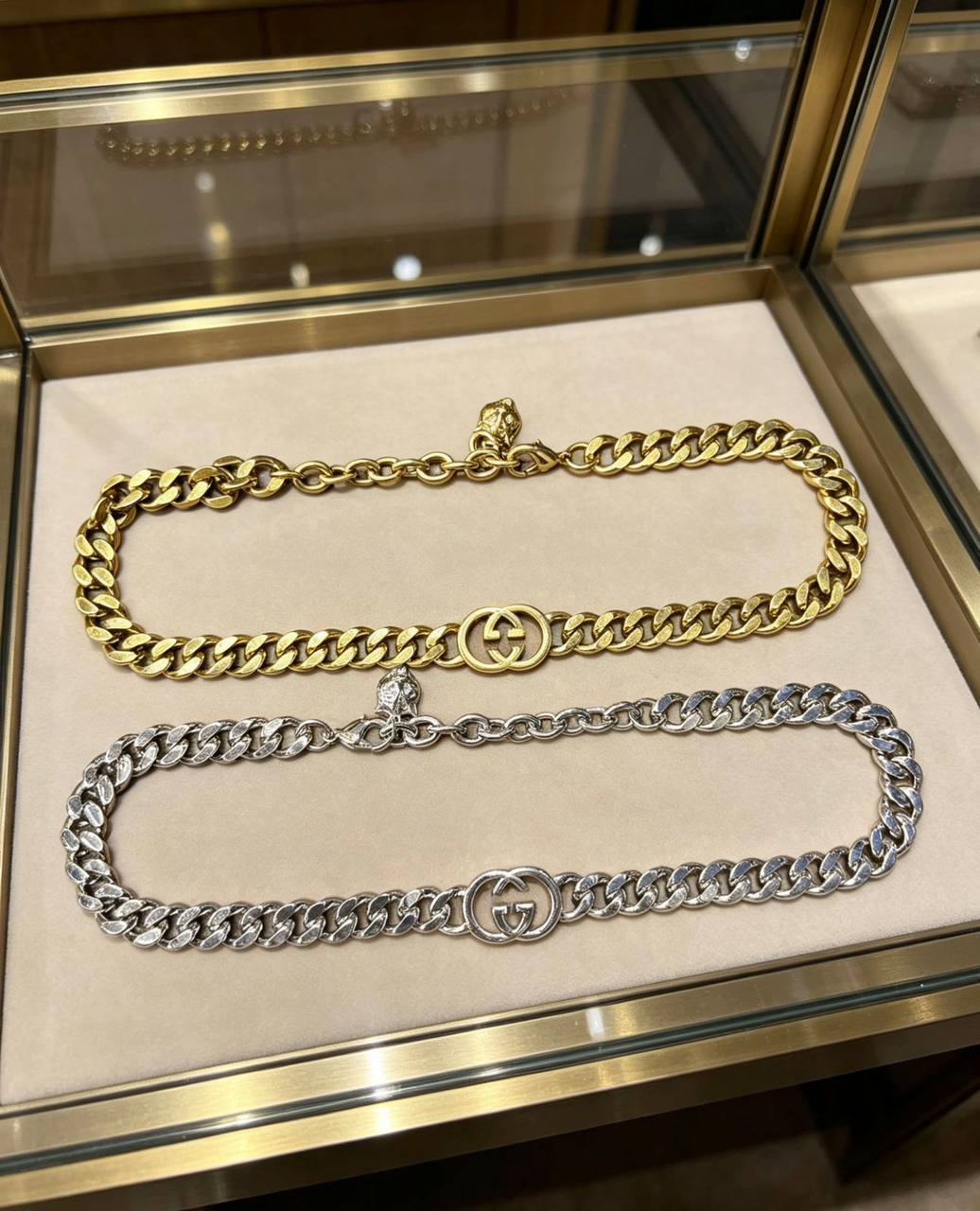Gucci❤️‍🔥*
Necklace ✨
Bracelet 🦋
Master quality 💯
With normal boxes 📦 
100 dhs✅
With master box 🗃️ 
120 dhs✅

Zain216
♥️♥️♥️