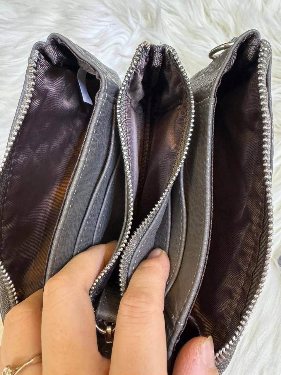 📱 Phone bag
Good Quality 
Size : 18 * 11 cm
45 dhs🇦🇪🇦🇪

Zain115
♥️♥️♥️