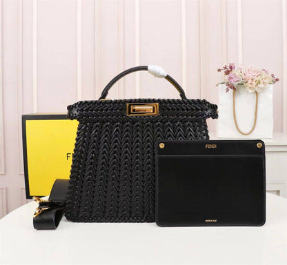 FENDI
 COPY ONE 
WITH BOX 
180 dhs✅

Zain39
♥️♥️♥️