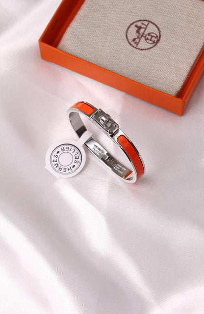 *HERMES*  🧡🐎
    *  ⬆️MINI CLIC KELLY BRACELET
* ⁠↗️ *Super Master Quality* ®️
* ⁠Gold Plated
* ⁠Size 17cm
*125 dhs👑* with *Normal* Box & Bag
*145 dhs👑* with *Orignal* Packaging 🎁

Zain209
♥️♥️♥️