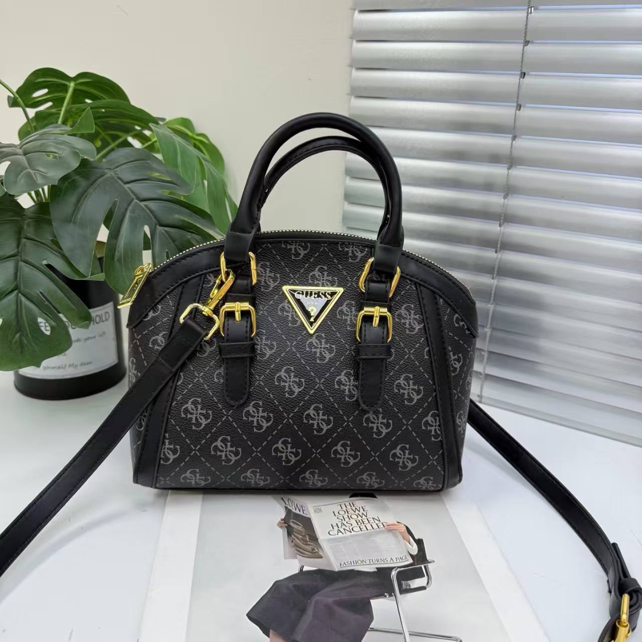 Guess
70 dhs✅

Zain232
♥️♥️♥️