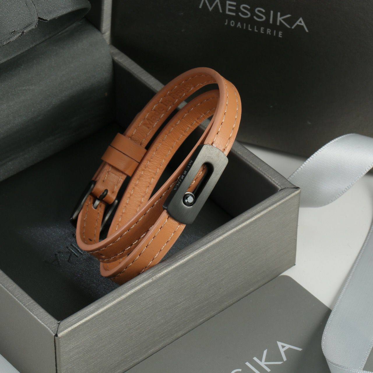 70 DHS✅
MESSIKA  
UNISEX BRACELET

With Master Box And Paper Bag 
120 dhs✅

Zain89
♥️♥️♥️