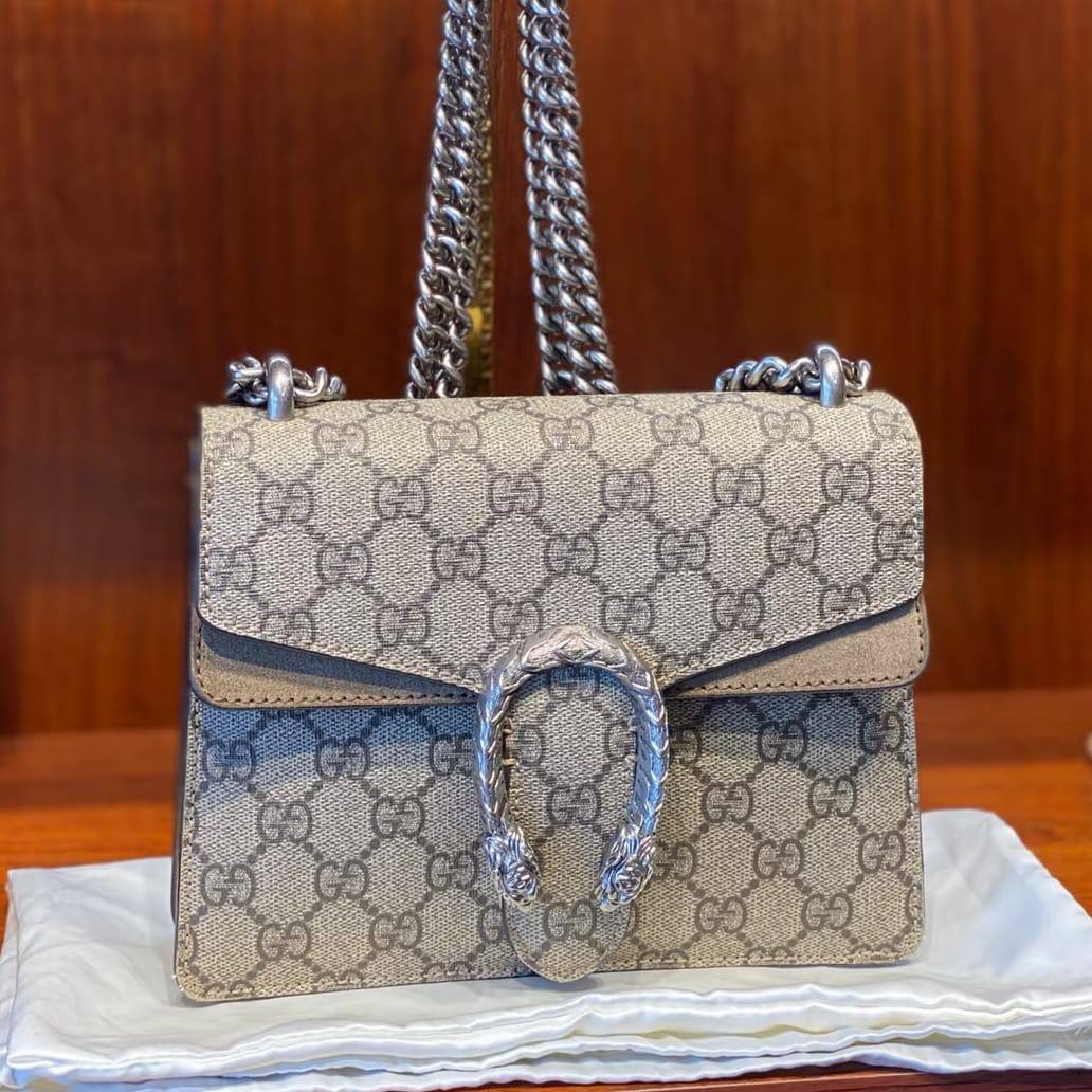 Gucci
High quality

Size: 20×15×6cm

With box 
🎁🎁🎁

95 dhs💓

Zain50
♥️♥️♥️