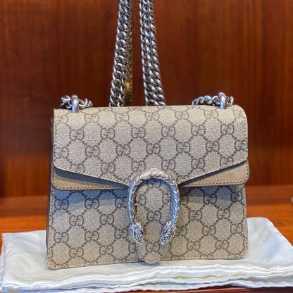 Gucci
High quality

Size: 20×15×6cm

With box 
🎁🎁🎁

95 dhs💓

Zain50
♥️♥️♥️