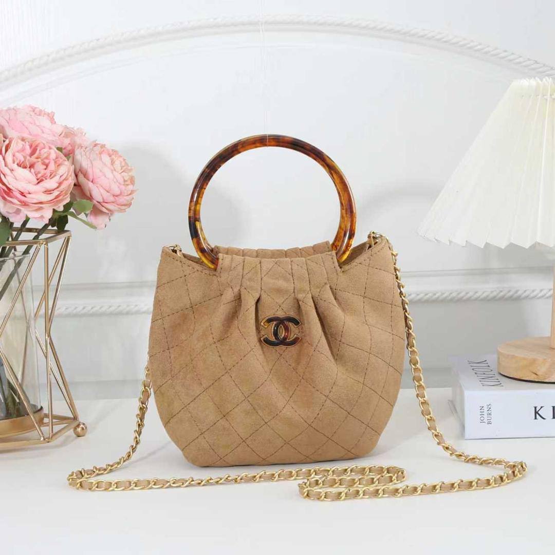 Chanel

120 dhs🇦🇪 

each with box

Zain29
♥️♥️♥️