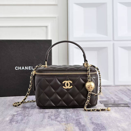 Chanel
100 dhs✅
With box
Size 18×9×11cm

Zain42
♥️♥️♥️