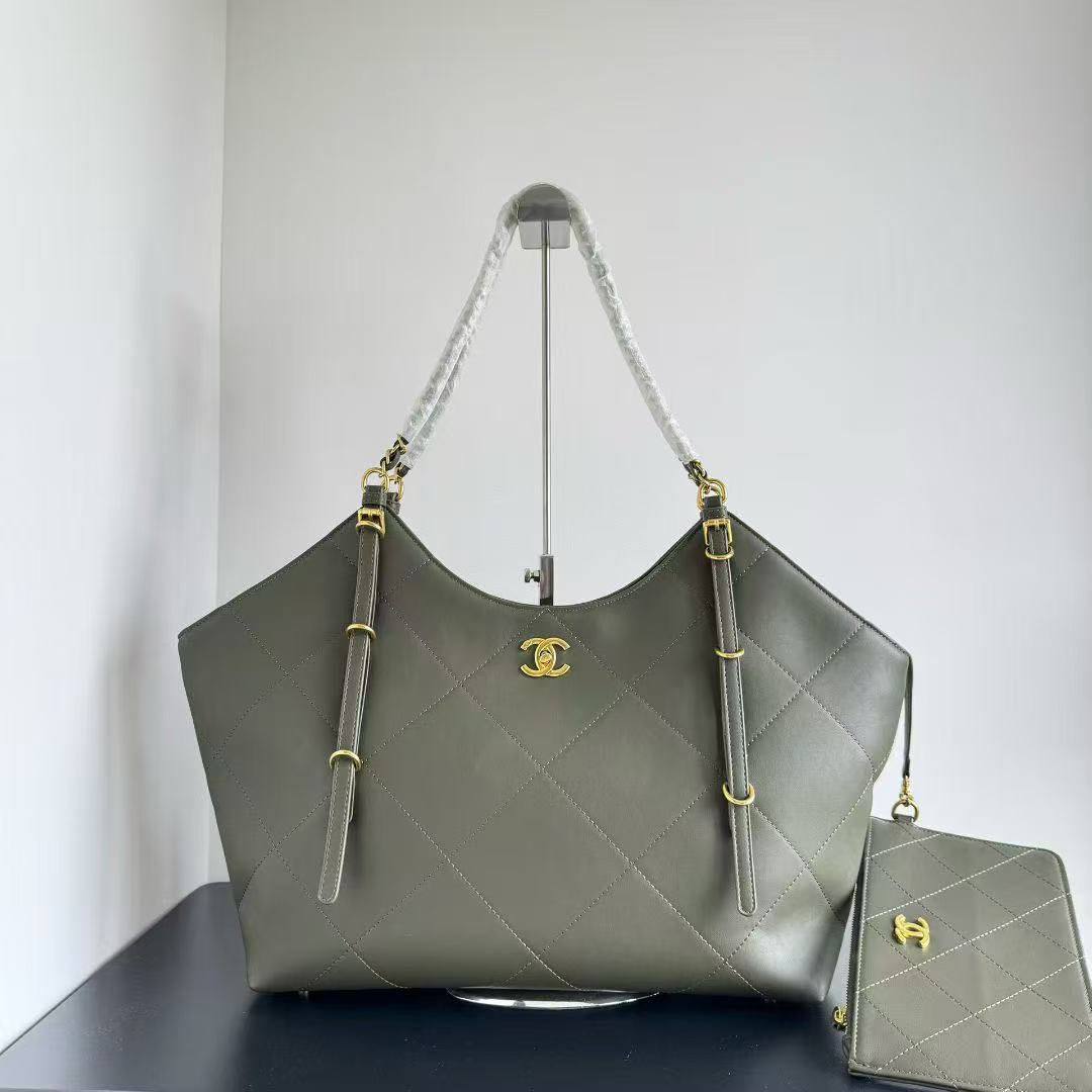 Chanel
100 dhs💓

Zain136
♥️♥️♥️