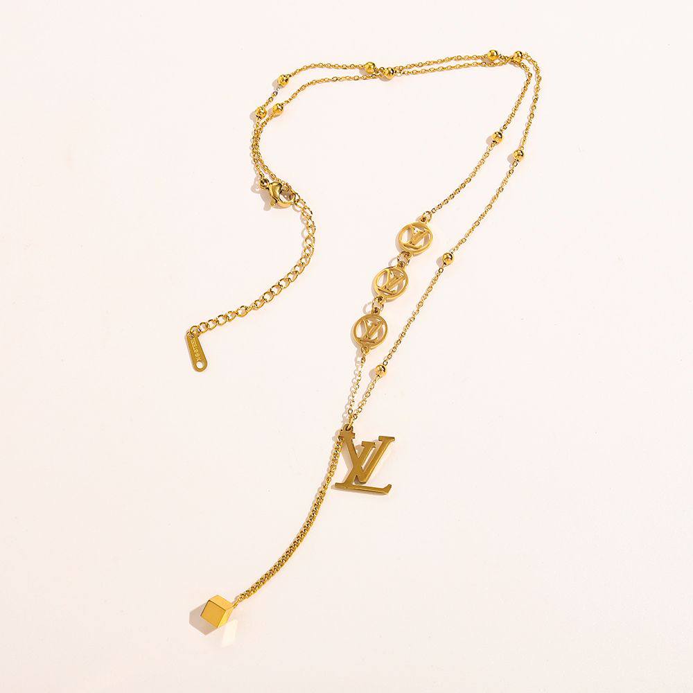 New branded necklace Stainless steel 18k gold plated 
Non tarnish 
30 dhs💓

Zain243
♥️♥️♥️