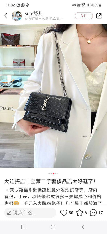 YSL
110 dhs❣️
SIZE：24cm
Good quality 

with box
🎁🎁🎁

Zain35
♥️♥️♥️