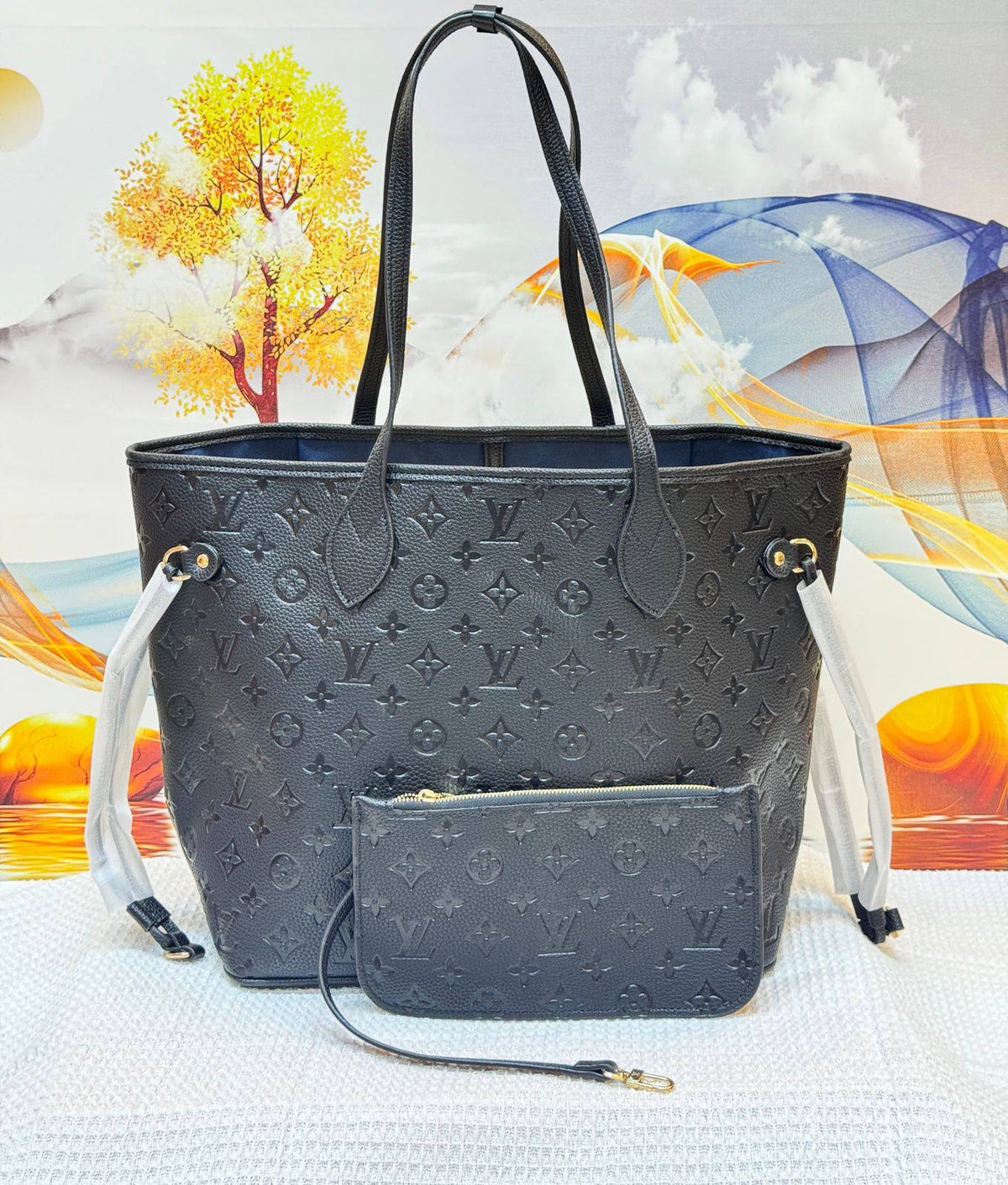 LV

Best quality

 with box

105 dhs🇦🇪🇦🇪

size 41CM
Zain290
♥️♥️♥️
