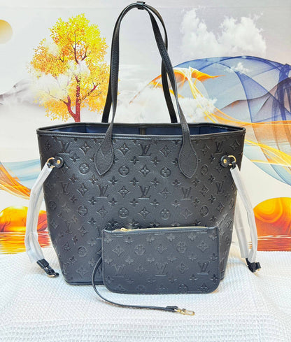 LV

Best quality

 with box

105 dhs🇦🇪🇦🇪

size 41CM
Zain290
♥️♥️♥️