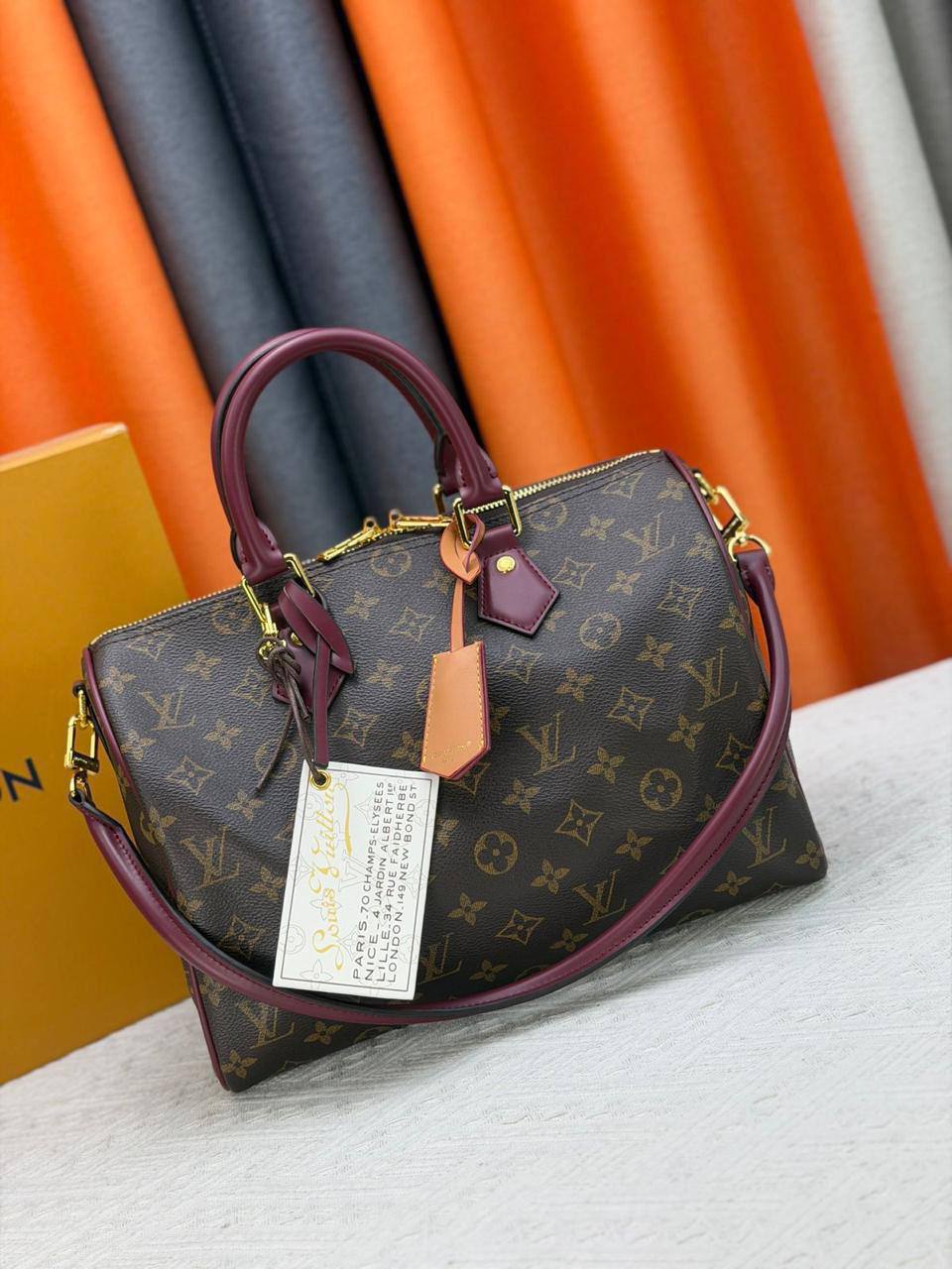 LV 
Master
Size 30cm 
220 dhs❤️

Zain189
♥️♥️♥️
