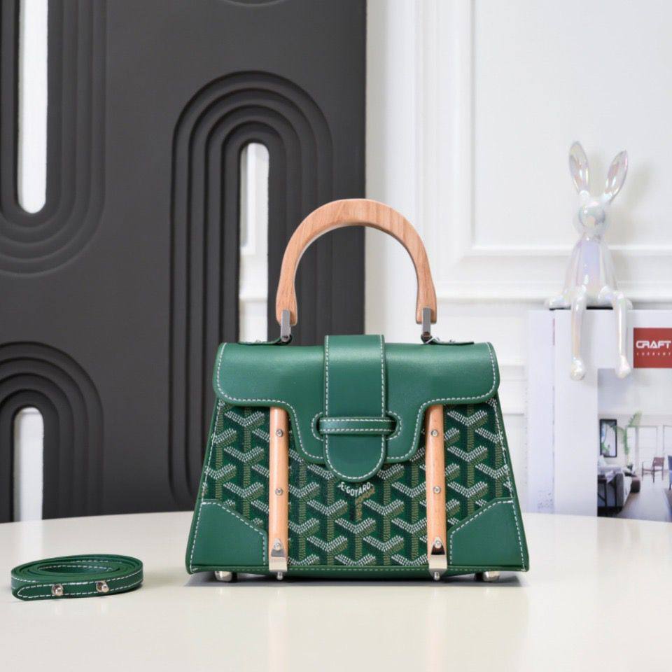 Goyard 

with box🎁🎁🎁

size：21×14×9
115 dhs💓

Zain114
♥️♥️♥️