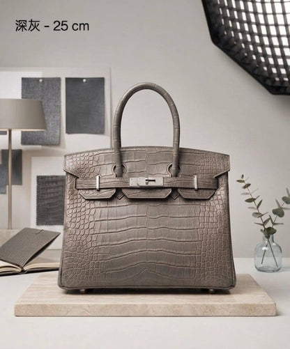HERMES ʙɪʀᴋɪɴ
ᴄʀᴏᴄᴏᴅɪʟᴇ ʟᴇᴀᴛʜᴇʀ
sɪʟᴠᴇʀ ʜᴀʀᴅᴡᴀʀᴇ
ᴡɪᴛʜ ʟᴏɴɢ ʙᴇʟᴛ sᴛʀᴀᴘ
sɪᴢᴇ: 25 cm

120 dhs🇦🇪🇦🇪

Zain31
♥️♥️♥️