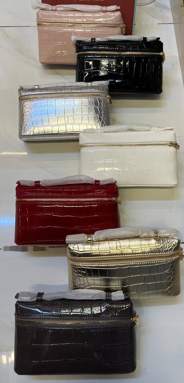 Loropiana extra pocket L19
Master quality
19cm 

with box
🎁🎁🎁

190 dhs❣️

Zain95
♥️♥️♥️