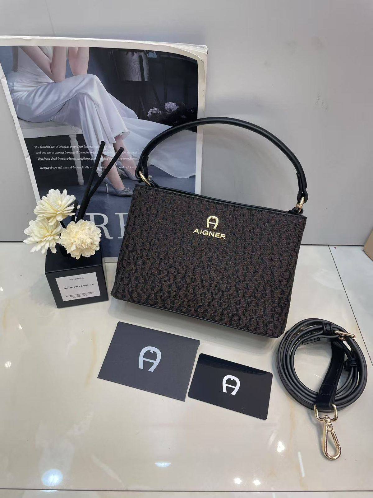 Aigner 
Size:21cm
without box 
95 dhs🪙🌨️

Zain148
♥️♥️♥️