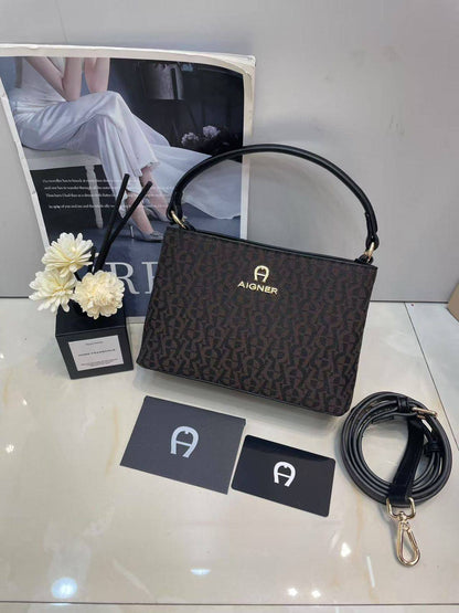 Aigner 
Size:21cm
without box 
95 dhs🪙🌨️

Zain148
♥️♥️♥️